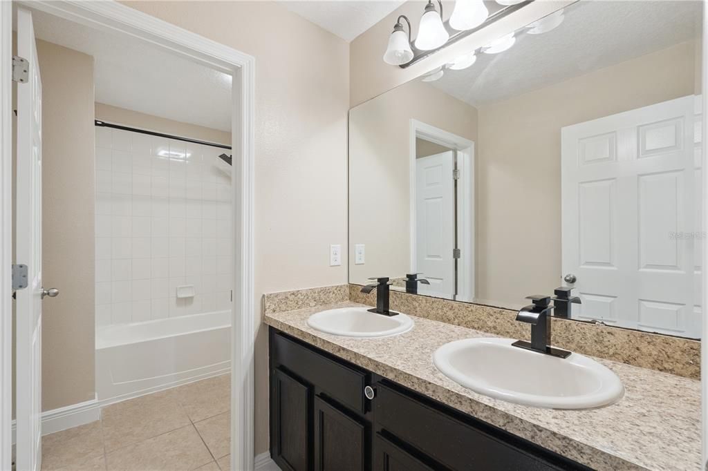 For Rent: $3,200 (4 beds, 2 baths, 2594 Square Feet)