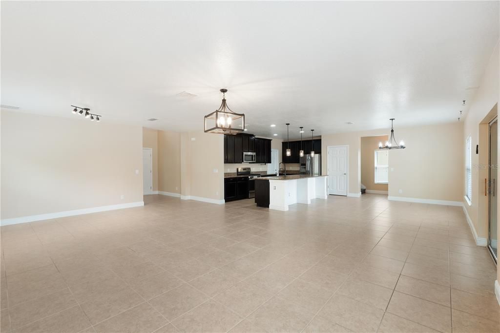 For Rent: $3,200 (4 beds, 2 baths, 2594 Square Feet)