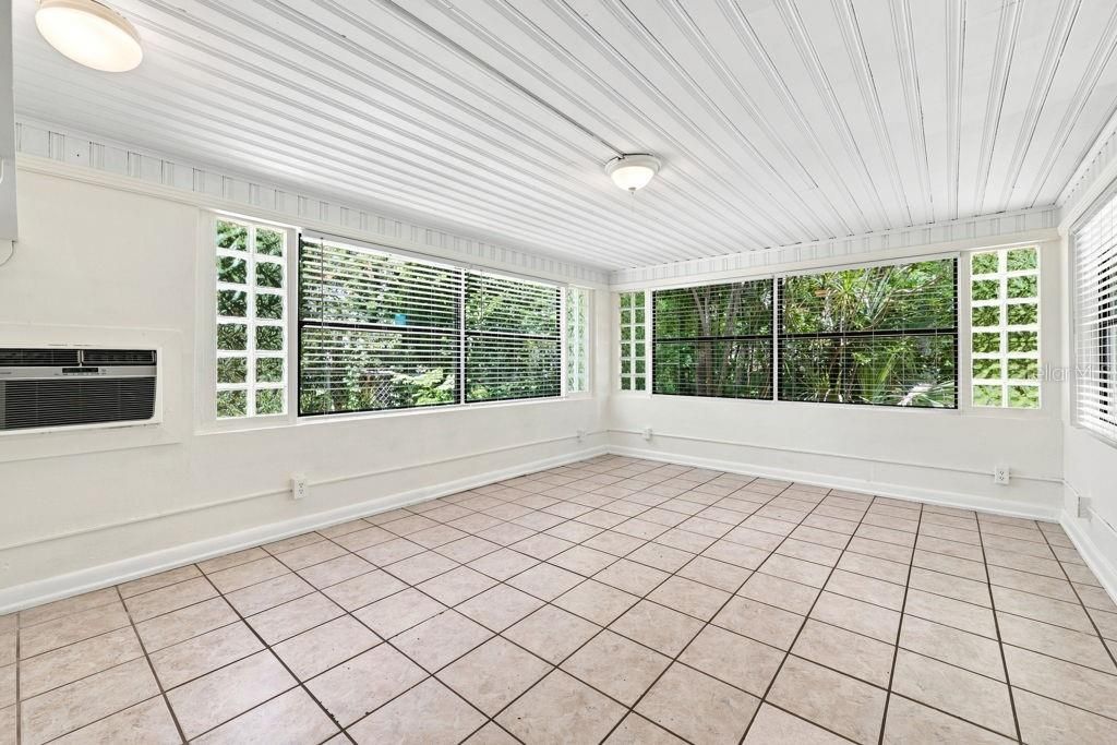 For Sale: $219,900 (2 beds, 2 baths, 1229 Square Feet)