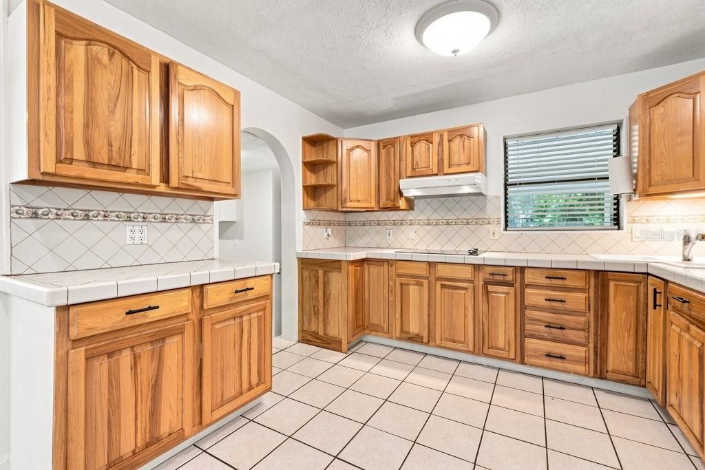 For Sale: $219,900 (2 beds, 2 baths, 1229 Square Feet)