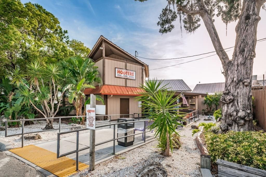 For Sale: $219,900 (2 beds, 2 baths, 1229 Square Feet)