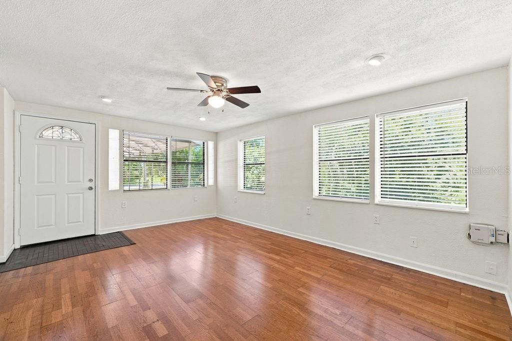 For Sale: $219,900 (2 beds, 2 baths, 1229 Square Feet)