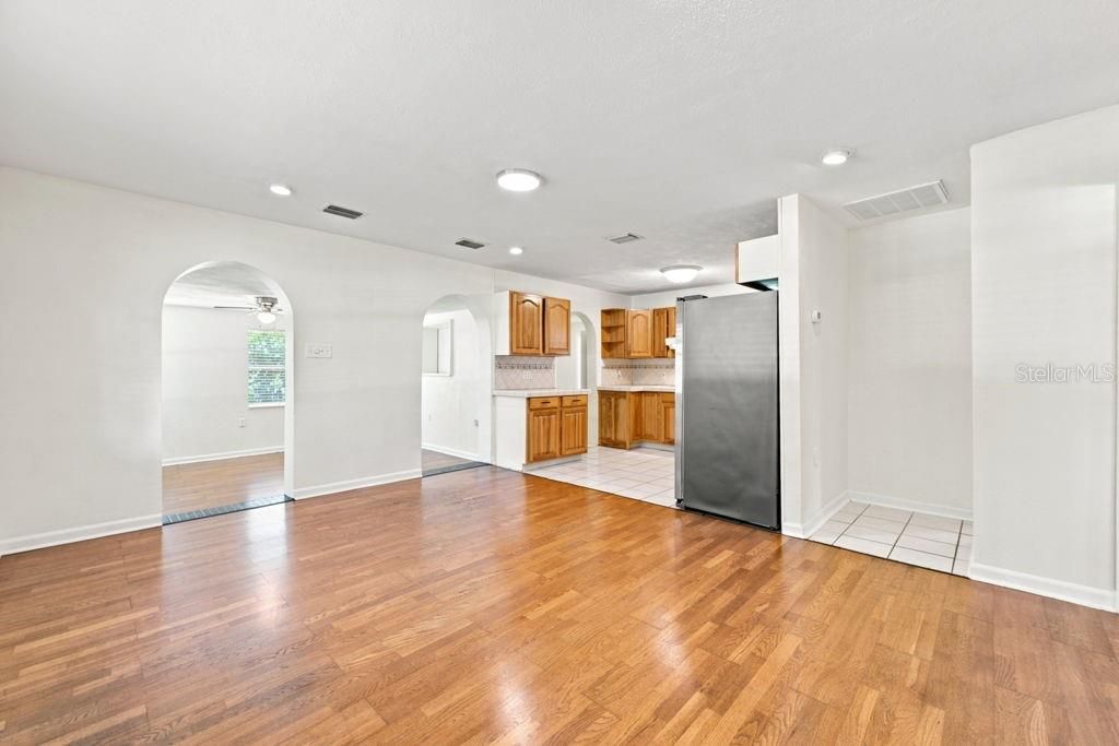 For Sale: $219,900 (2 beds, 2 baths, 1229 Square Feet)