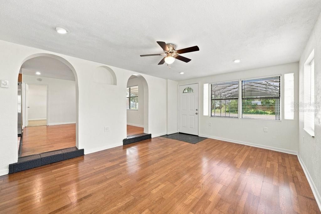For Sale: $219,900 (2 beds, 2 baths, 1229 Square Feet)