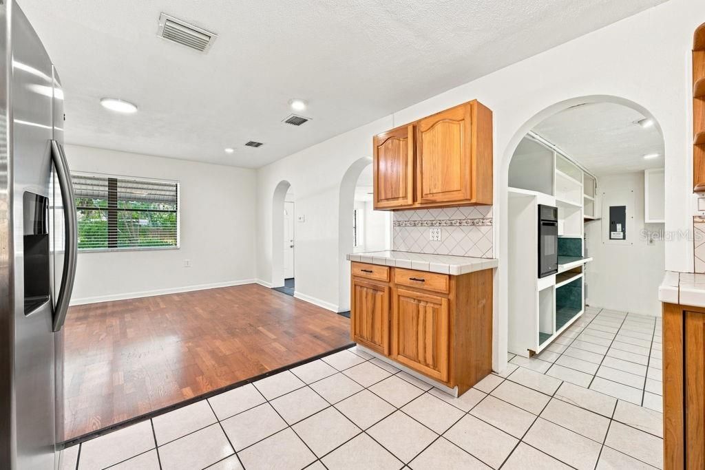 For Sale: $219,900 (2 beds, 2 baths, 1229 Square Feet)