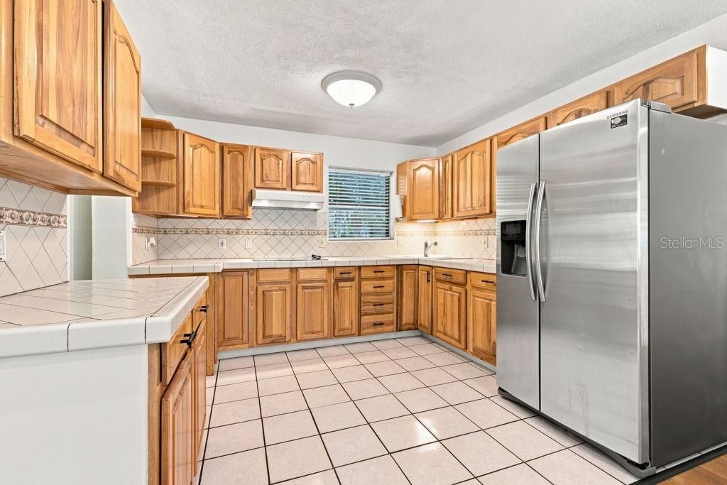 For Sale: $219,900 (2 beds, 2 baths, 1229 Square Feet)