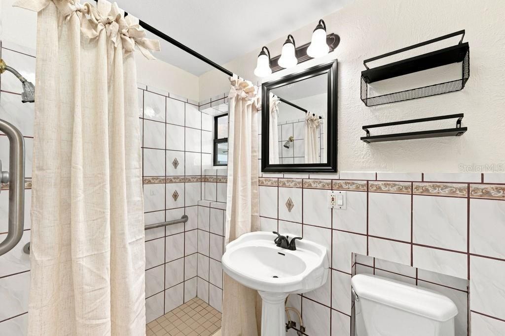 For Sale: $219,900 (2 beds, 2 baths, 1229 Square Feet)
