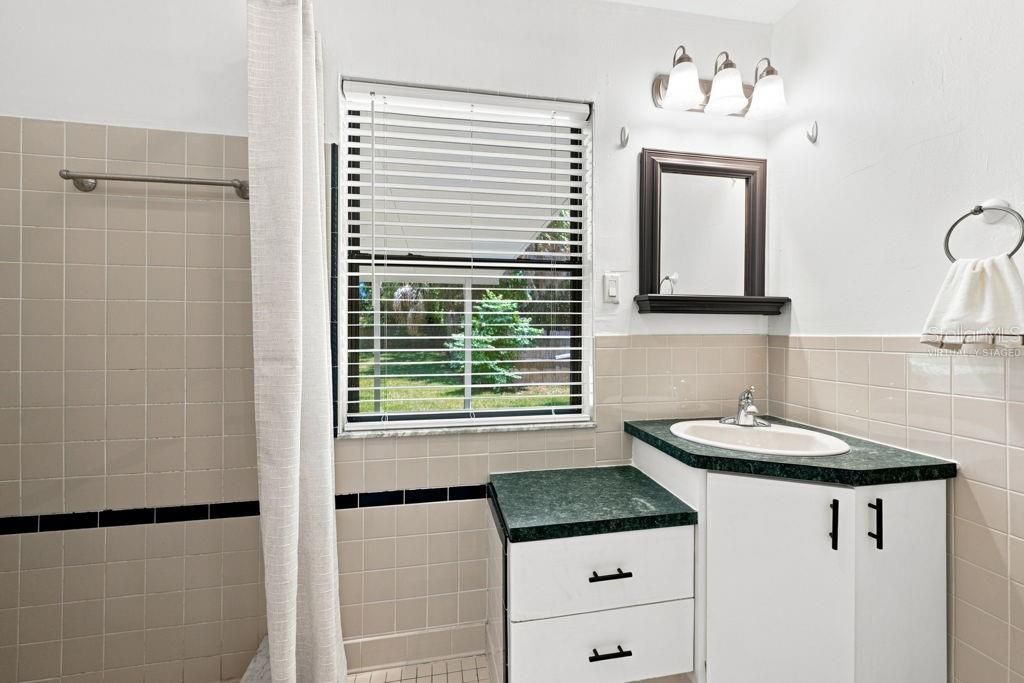 For Sale: $219,900 (2 beds, 2 baths, 1229 Square Feet)