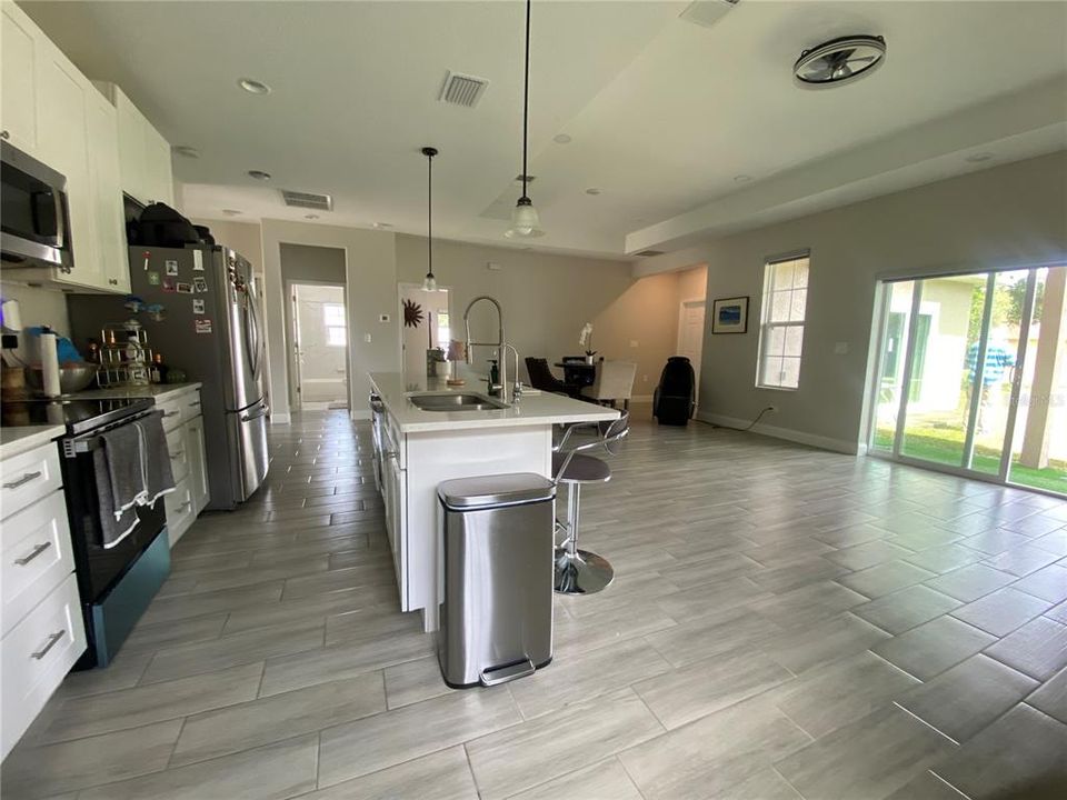 For Rent: $2,450 (3 beds, 2 baths, 1503 Square Feet)