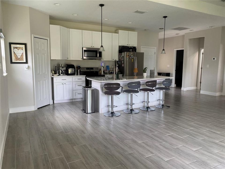 For Rent: $2,450 (3 beds, 2 baths, 1503 Square Feet)