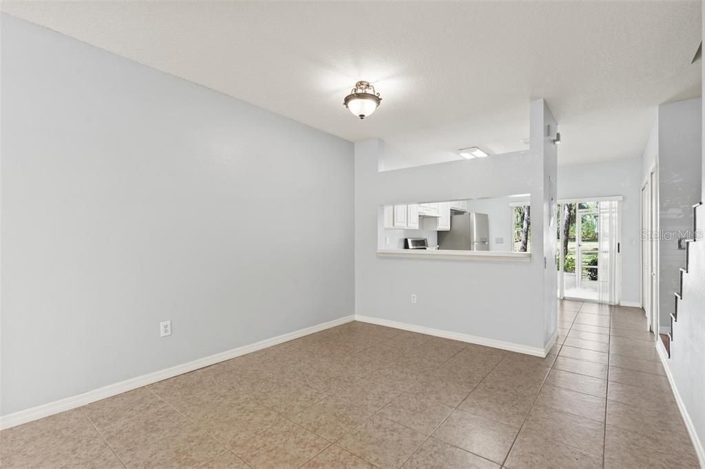 For Rent: $1,850 (2 beds, 1 baths, 1110 Square Feet)