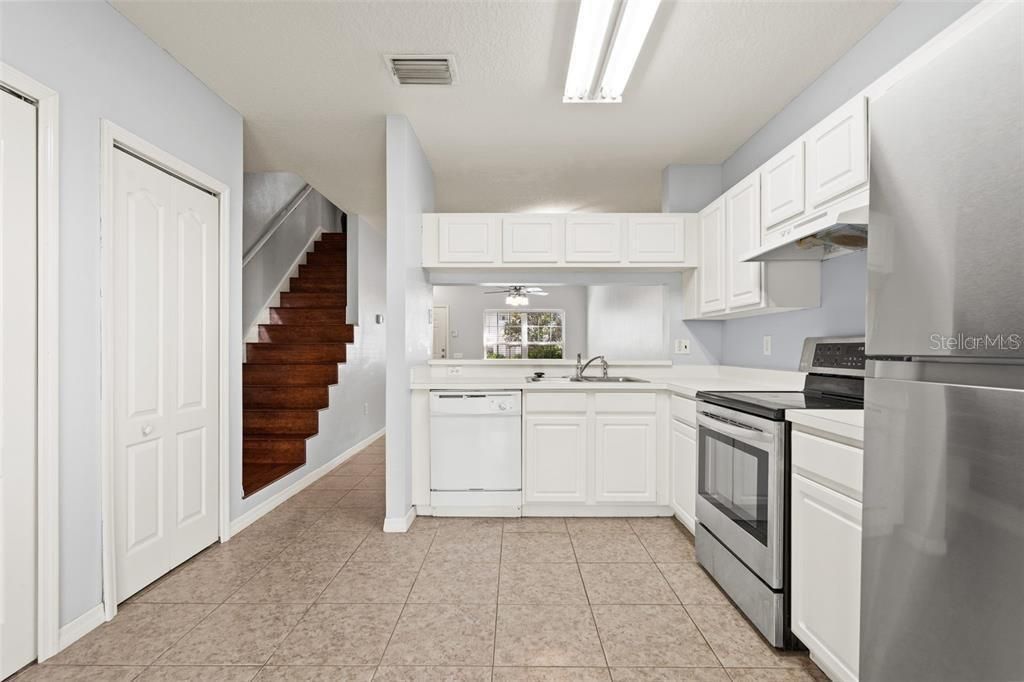 For Rent: $1,850 (2 beds, 1 baths, 1110 Square Feet)
