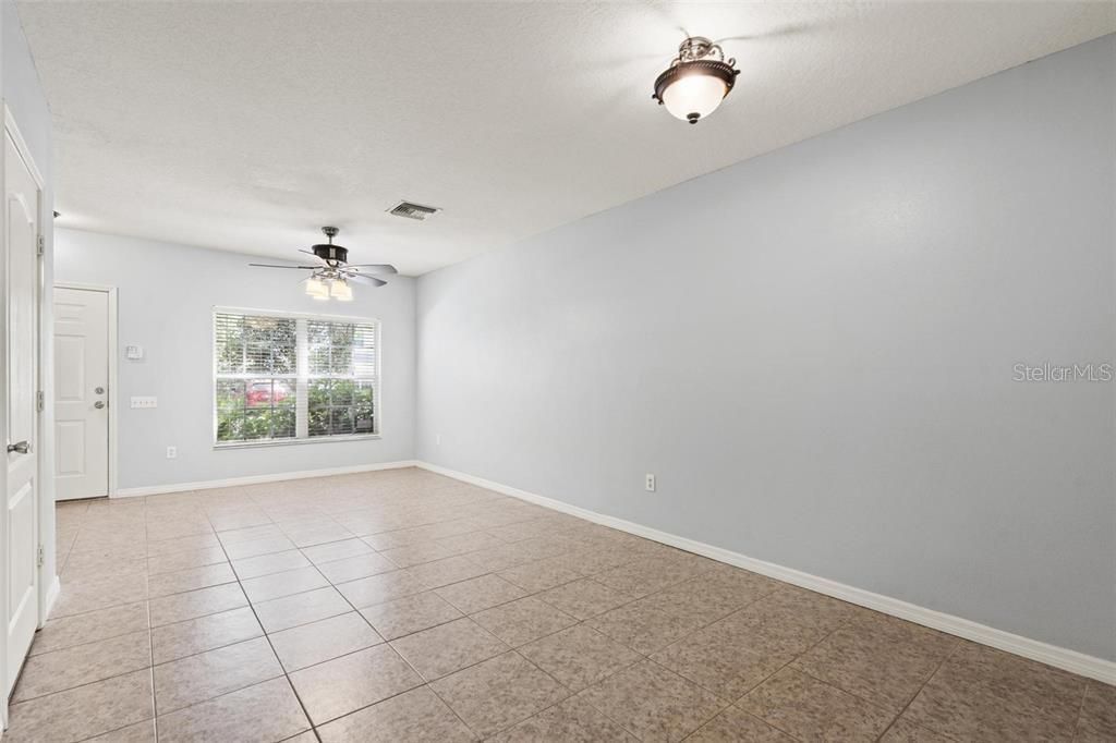 For Rent: $1,850 (2 beds, 1 baths, 1110 Square Feet)