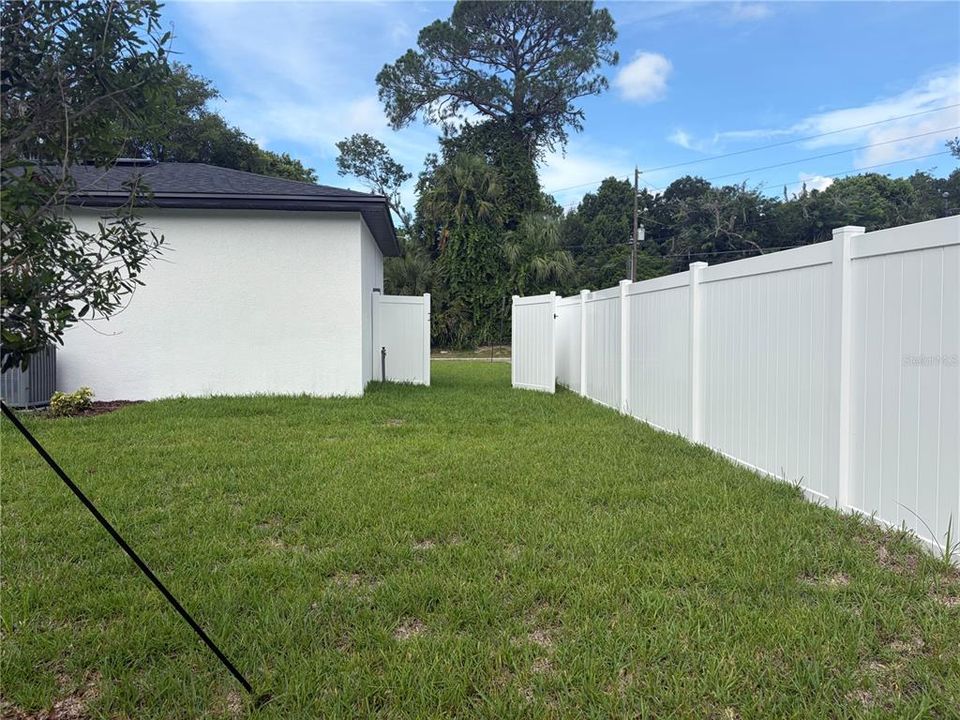 For Rent: $3,499 (4 beds, 2 baths, 1800 Square Feet)