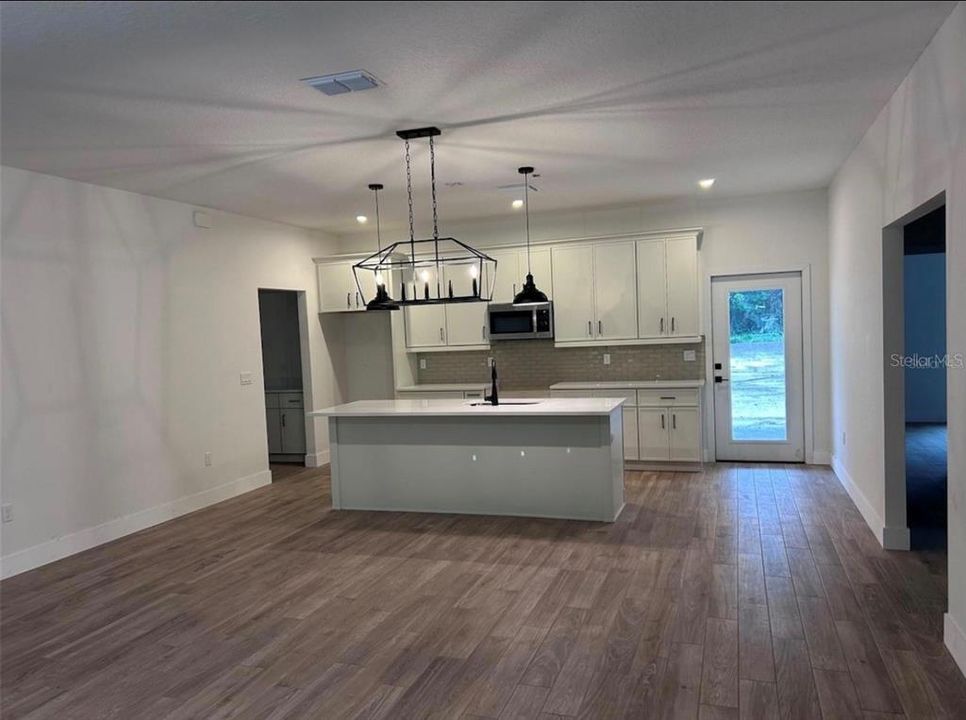 For Rent: $3,499 (4 beds, 2 baths, 1800 Square Feet)