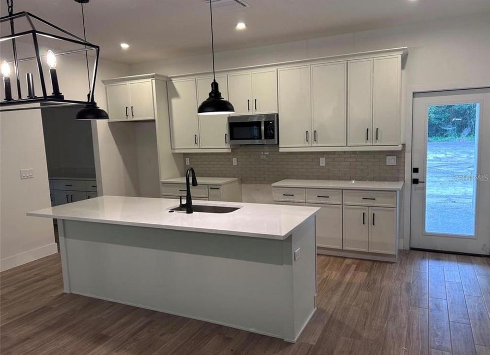 For Rent: $3,499 (4 beds, 2 baths, 1800 Square Feet)