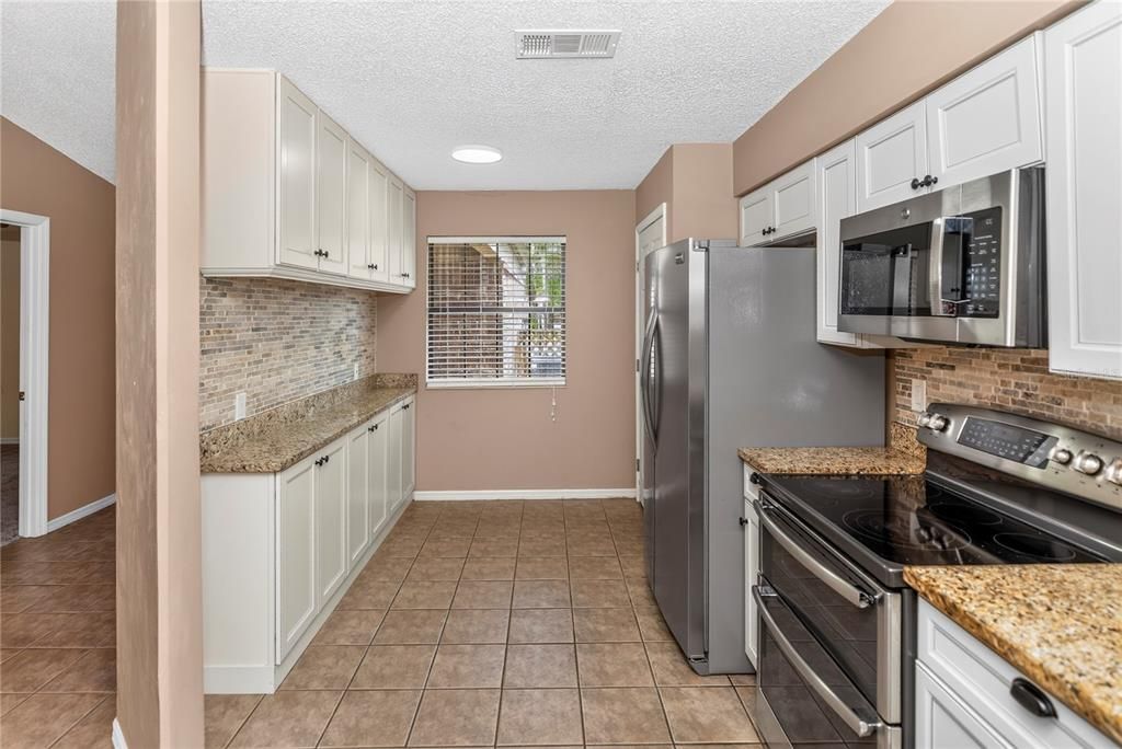 For Sale: $235,000 (2 beds, 2 baths, 1260 Square Feet)