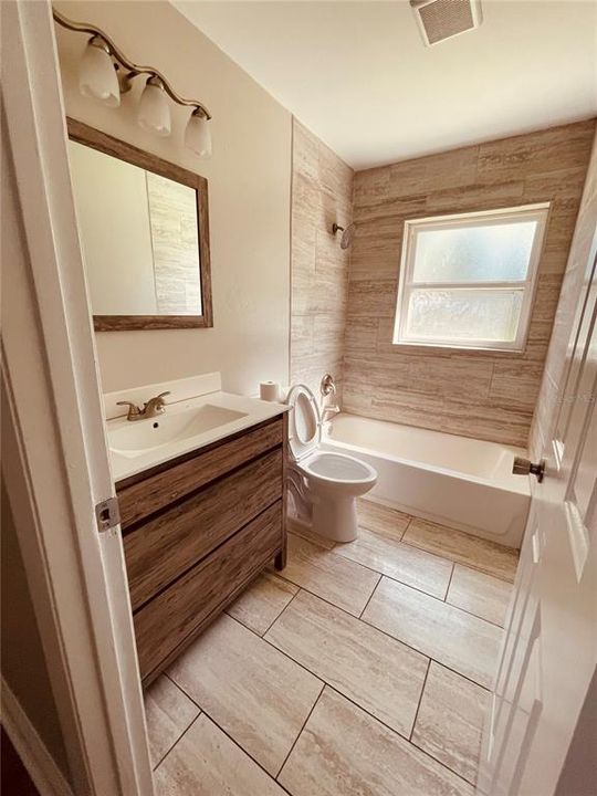 В аренду: $1,800 (3 спален, 1 ванн, 1375 Квадратных фут)