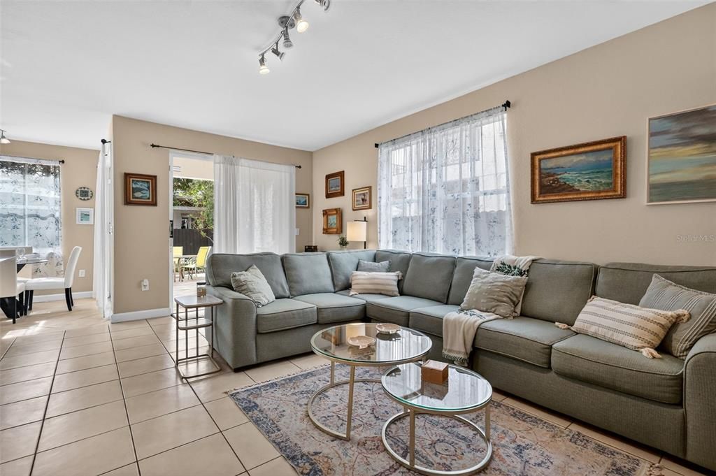 For Sale: $860,000 (4 beds, 3 baths, 3043 Square Feet)