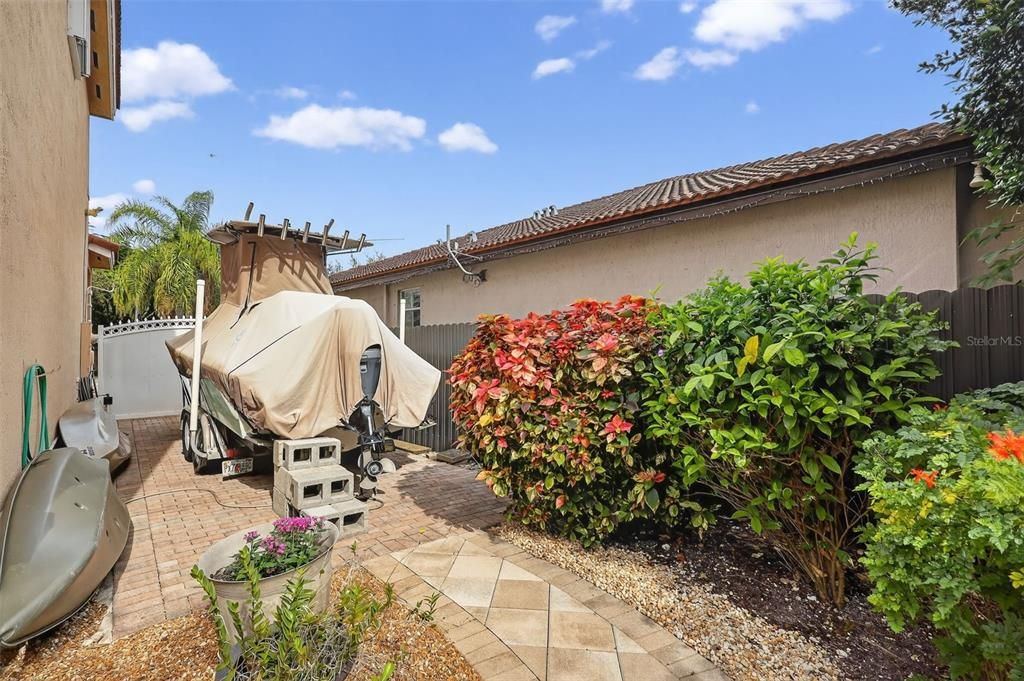 For Sale: $860,000 (4 beds, 3 baths, 3043 Square Feet)
