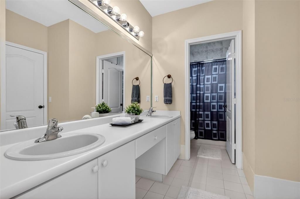 For Sale: $860,000 (4 beds, 3 baths, 3043 Square Feet)