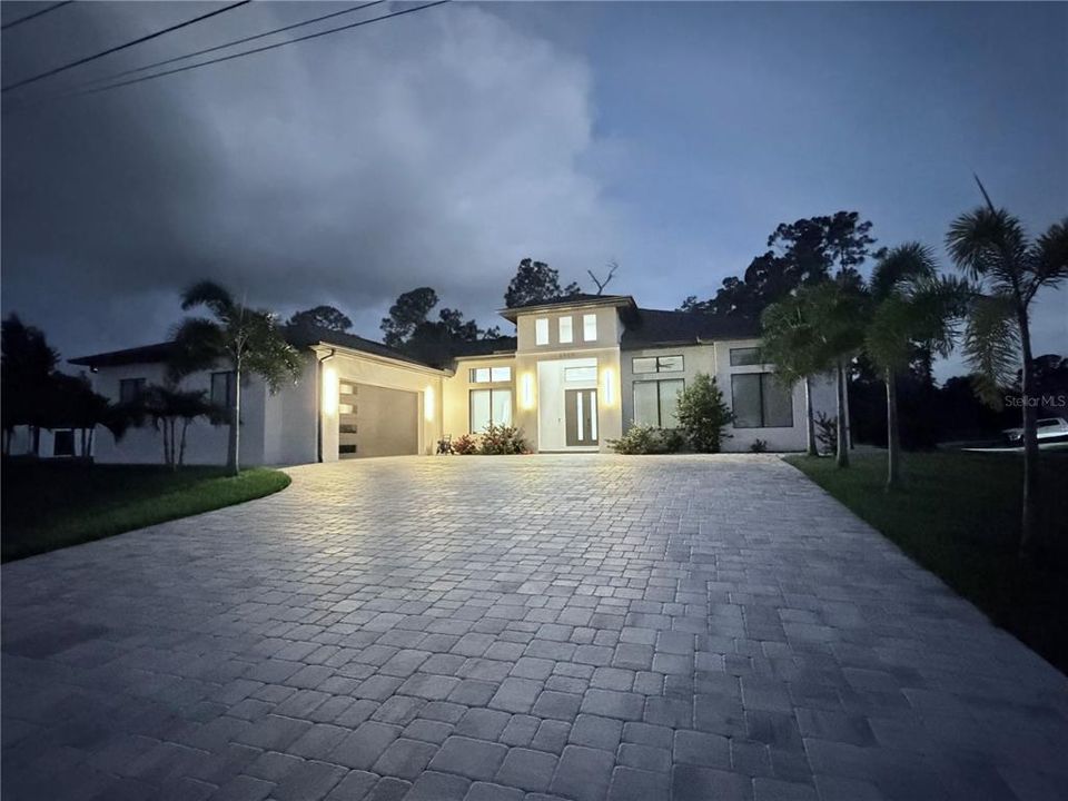 For Sale: $739,900 (4 beds, 3 baths, 2679 Square Feet)
