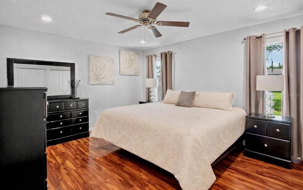 For Sale: $525,000 (4 beds, 2 baths, 1968 Square Feet)