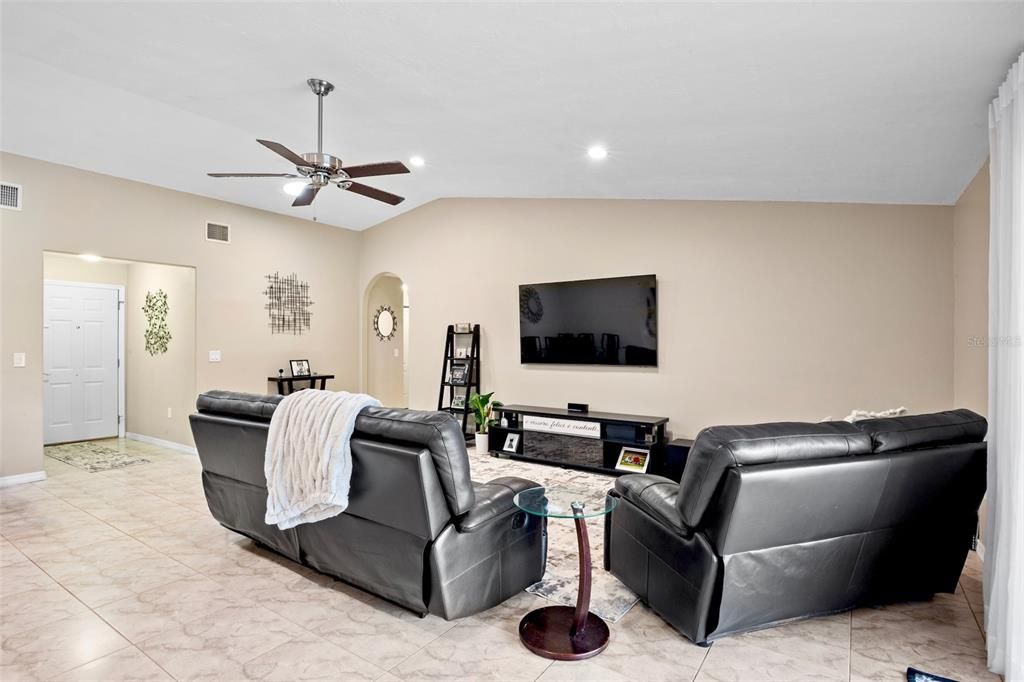 For Sale: $525,000 (4 beds, 2 baths, 1968 Square Feet)