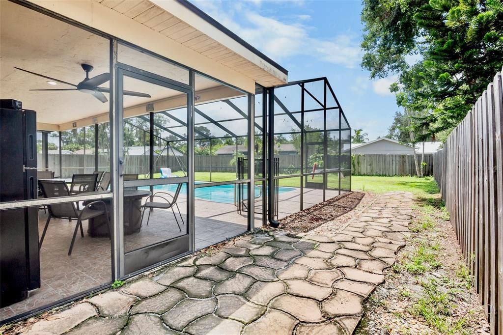 For Sale: $525,000 (4 beds, 2 baths, 1968 Square Feet)
