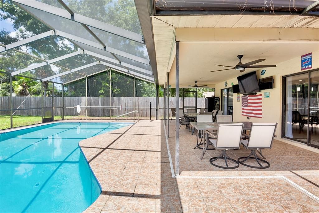 For Sale: $525,000 (4 beds, 2 baths, 1968 Square Feet)