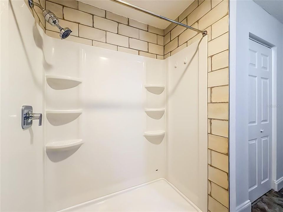 На продажу: $187,000 (2 спален, 2 ванн, 1048 Квадратных фут)