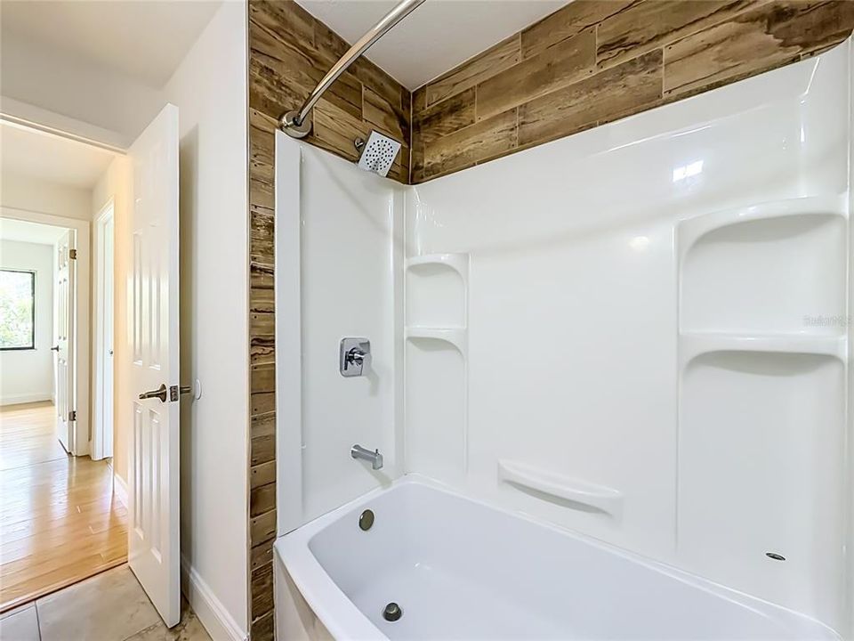 На продажу: $187,000 (2 спален, 2 ванн, 1048 Квадратных фут)