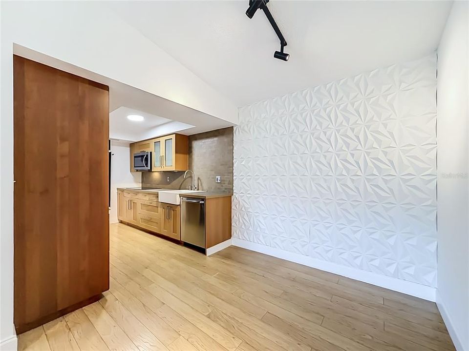 На продажу: $187,000 (2 спален, 2 ванн, 1048 Квадратных фут)