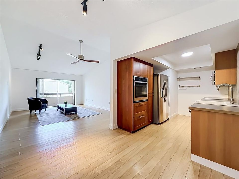 На продажу: $187,000 (2 спален, 2 ванн, 1048 Квадратных фут)