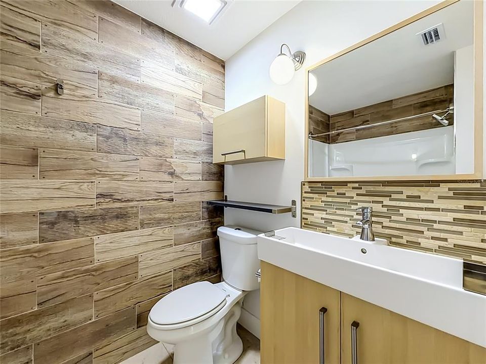 На продажу: $187,000 (2 спален, 2 ванн, 1048 Квадратных фут)