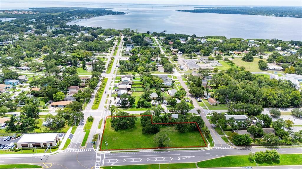 На продажу: $1,499,000 (1.14 acres)