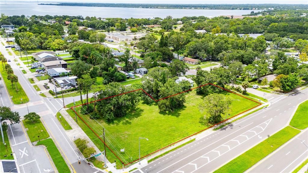 На продажу: $1,499,000 (1.14 acres)