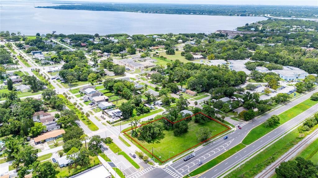 На продажу: $1,499,000 (1.14 acres)