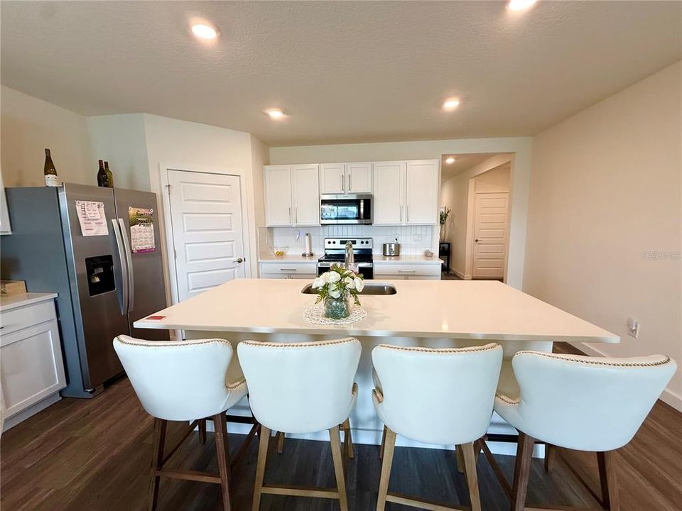 For Rent: $2,975 (4 beds, 2 baths, 1828 Square Feet)