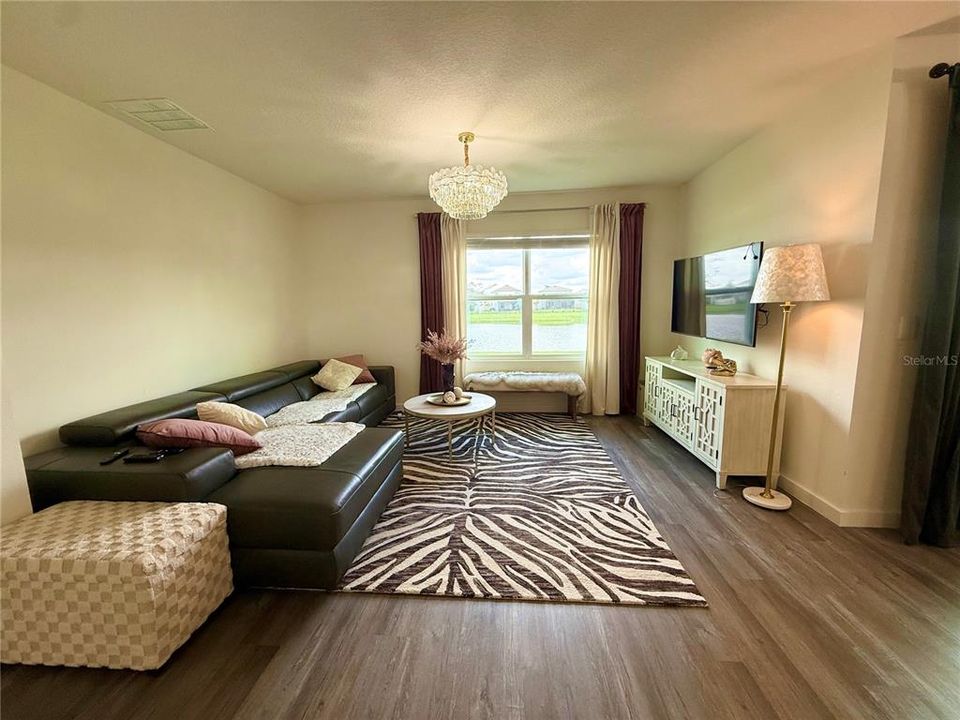 For Rent: $2,975 (4 beds, 2 baths, 1828 Square Feet)
