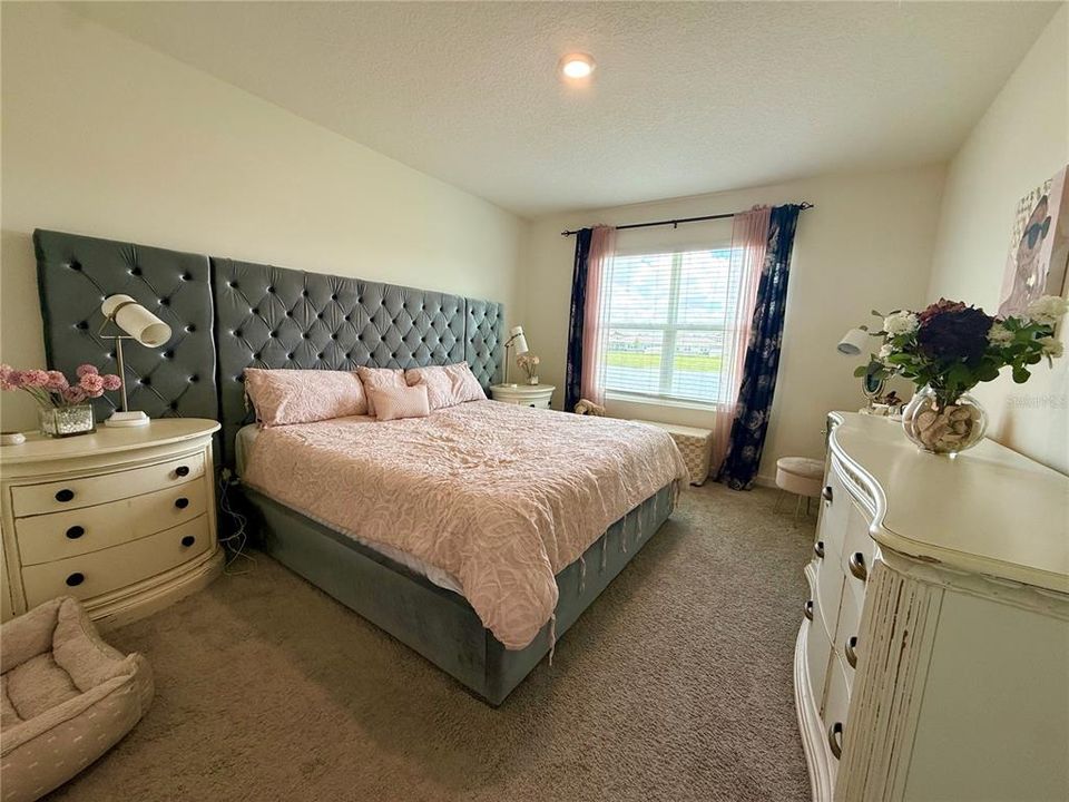 For Rent: $2,975 (4 beds, 2 baths, 1828 Square Feet)