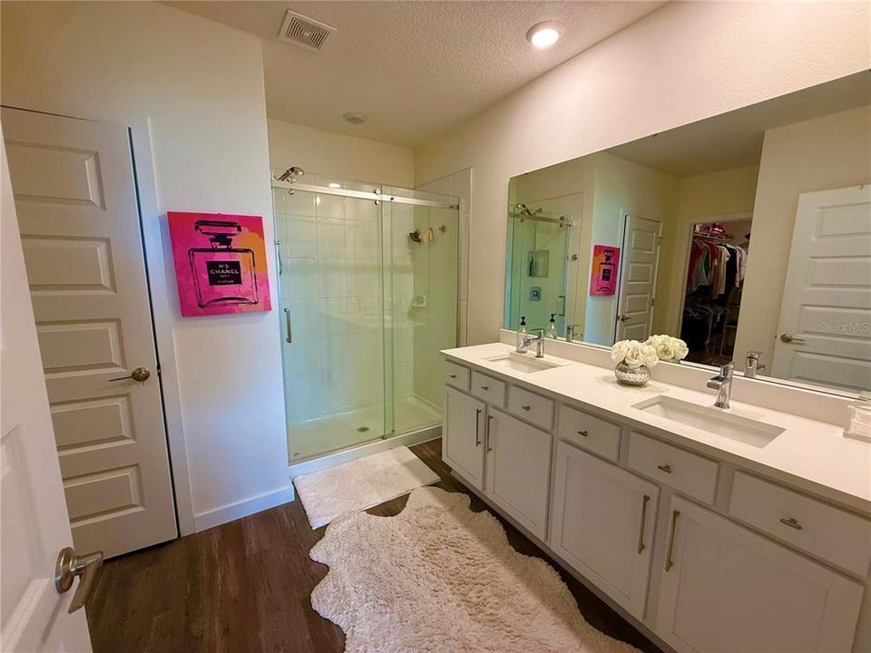 For Rent: $2,975 (4 beds, 2 baths, 1828 Square Feet)