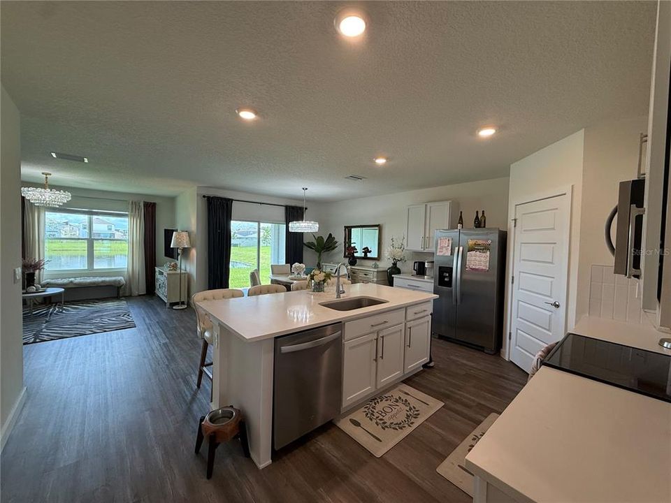 For Rent: $2,975 (4 beds, 2 baths, 1828 Square Feet)