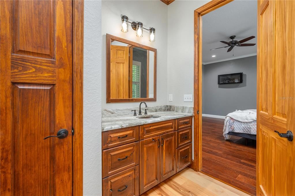 En Venta: $1,200,000 (4 camas, 3 baños, 3200 Pies cuadrados)