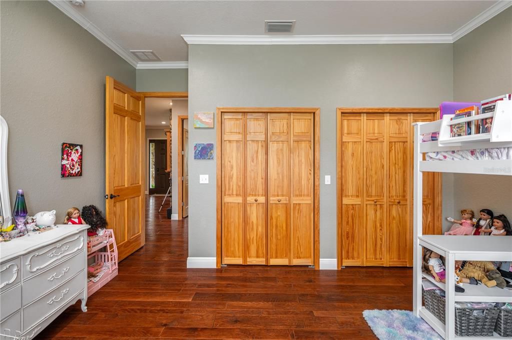 En Venta: $1,200,000 (4 camas, 3 baños, 3200 Pies cuadrados)