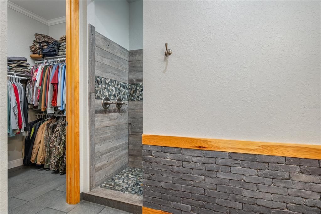 En Venta: $1,200,000 (4 camas, 3 baños, 3200 Pies cuadrados)