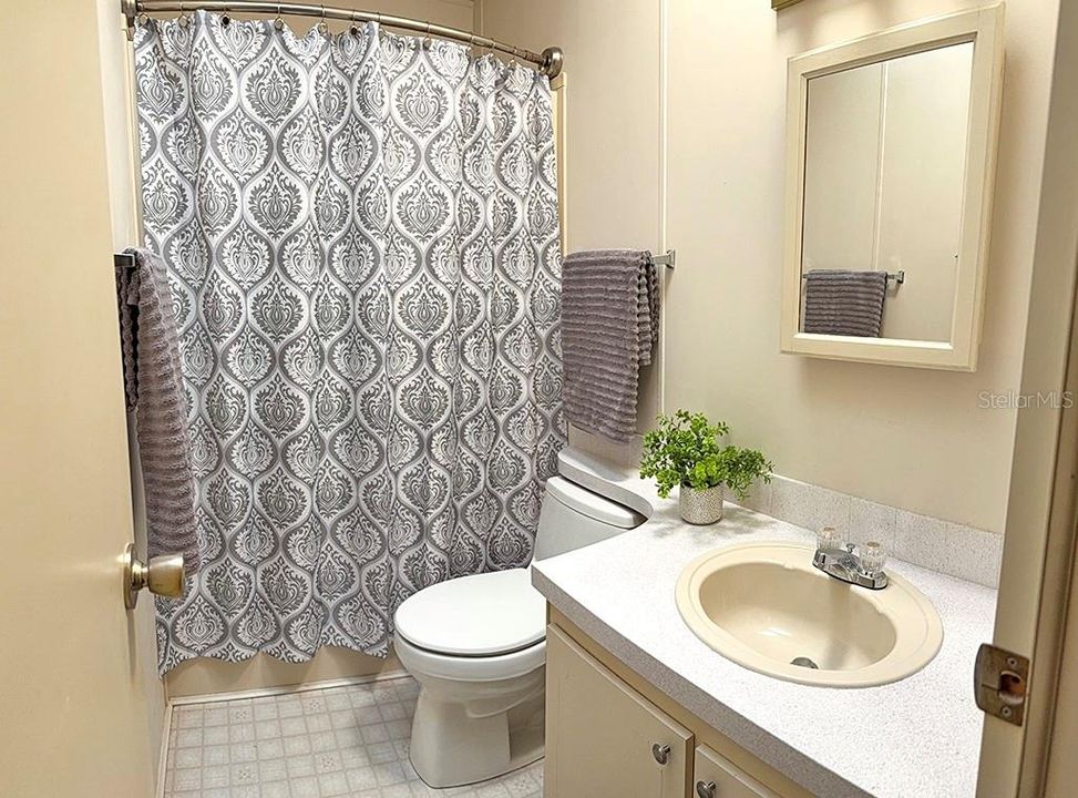 For Sale: $179,900 (2 beds, 2 baths, 1586 Square Feet)