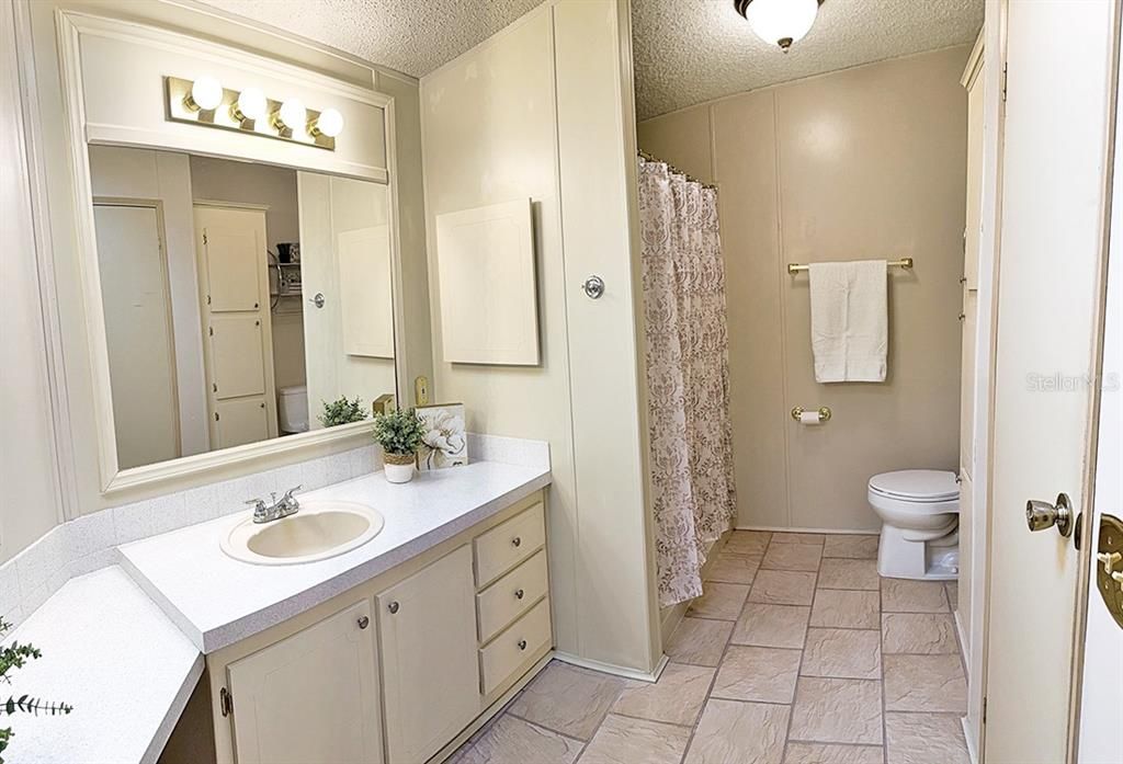 For Sale: $179,900 (2 beds, 2 baths, 1586 Square Feet)