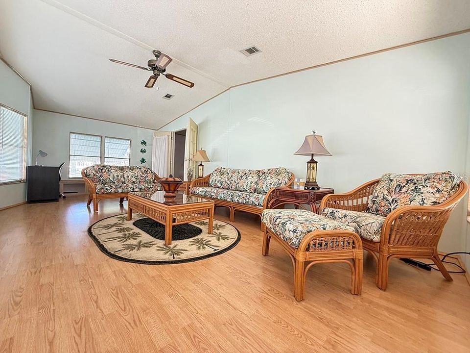 For Sale: $179,900 (2 beds, 2 baths, 1586 Square Feet)