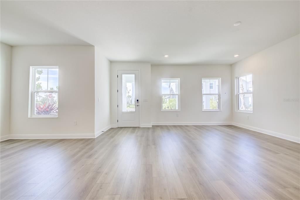 Activo con contrato: $629,000 (4 camas, 2 baños, 2557 Pies cuadrados)